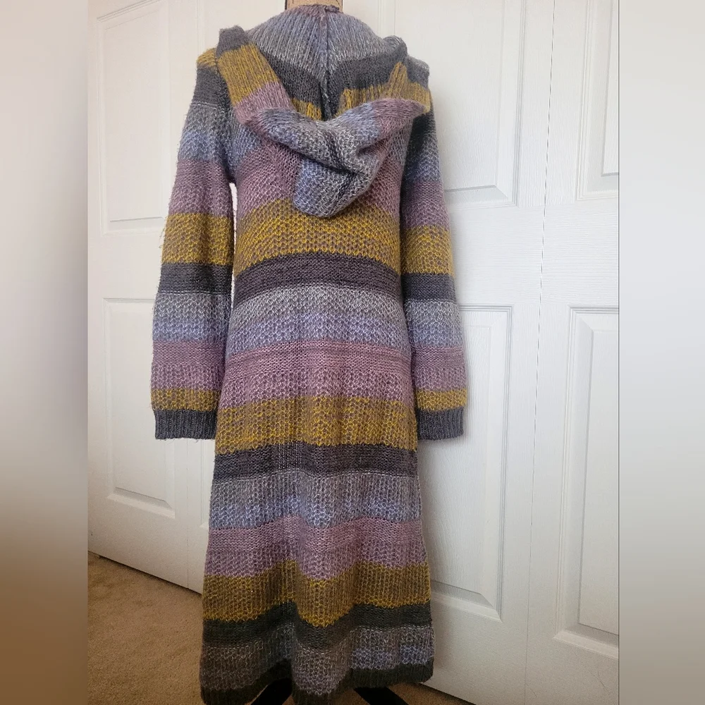 🩶 Hem & Thread Cardigan - Picture 4 of 5